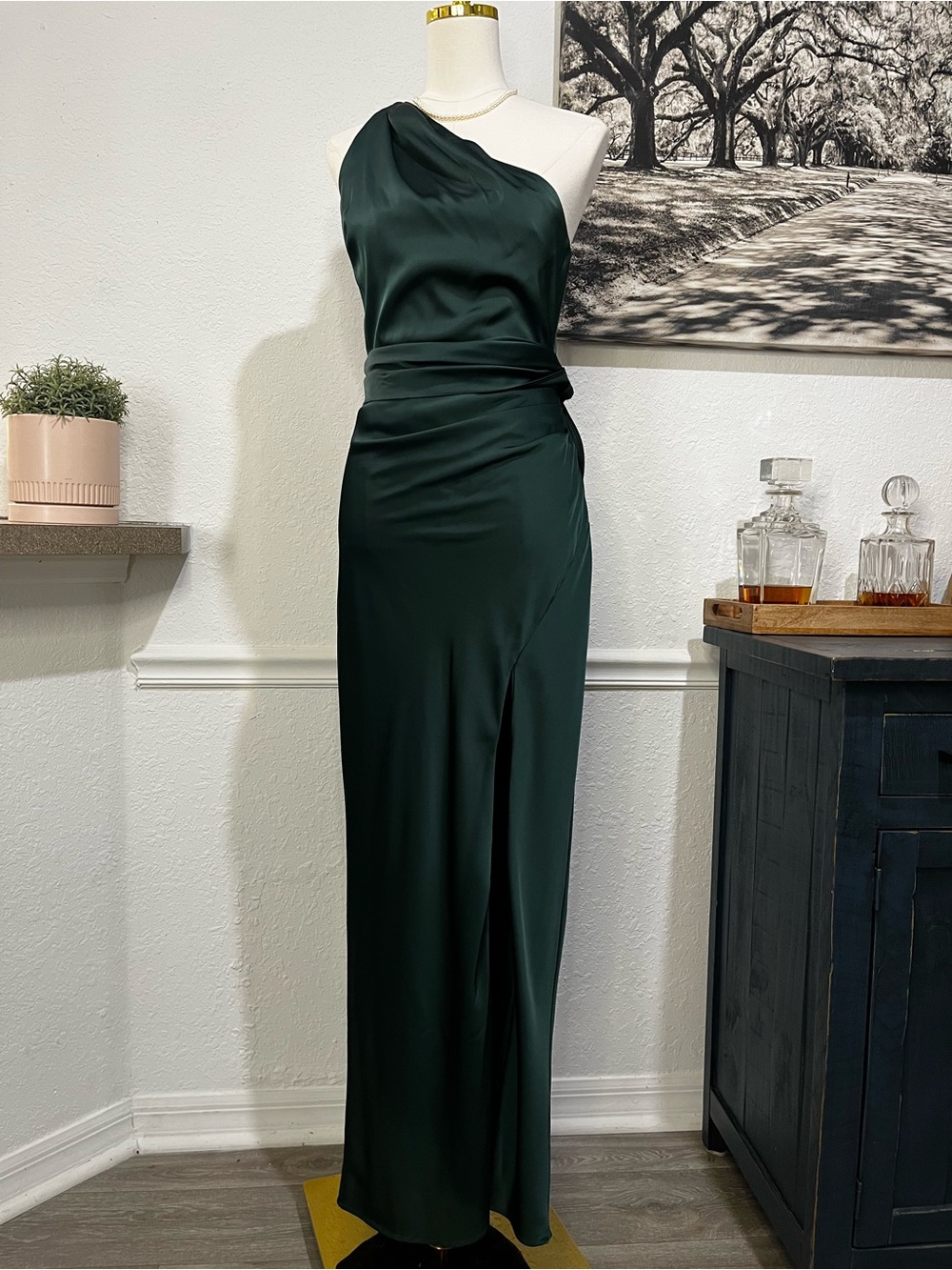 NWT Lulu's Emerald Asymmetrical One-Shoulder Satin-like Gown Medium - Picture 5 of 16